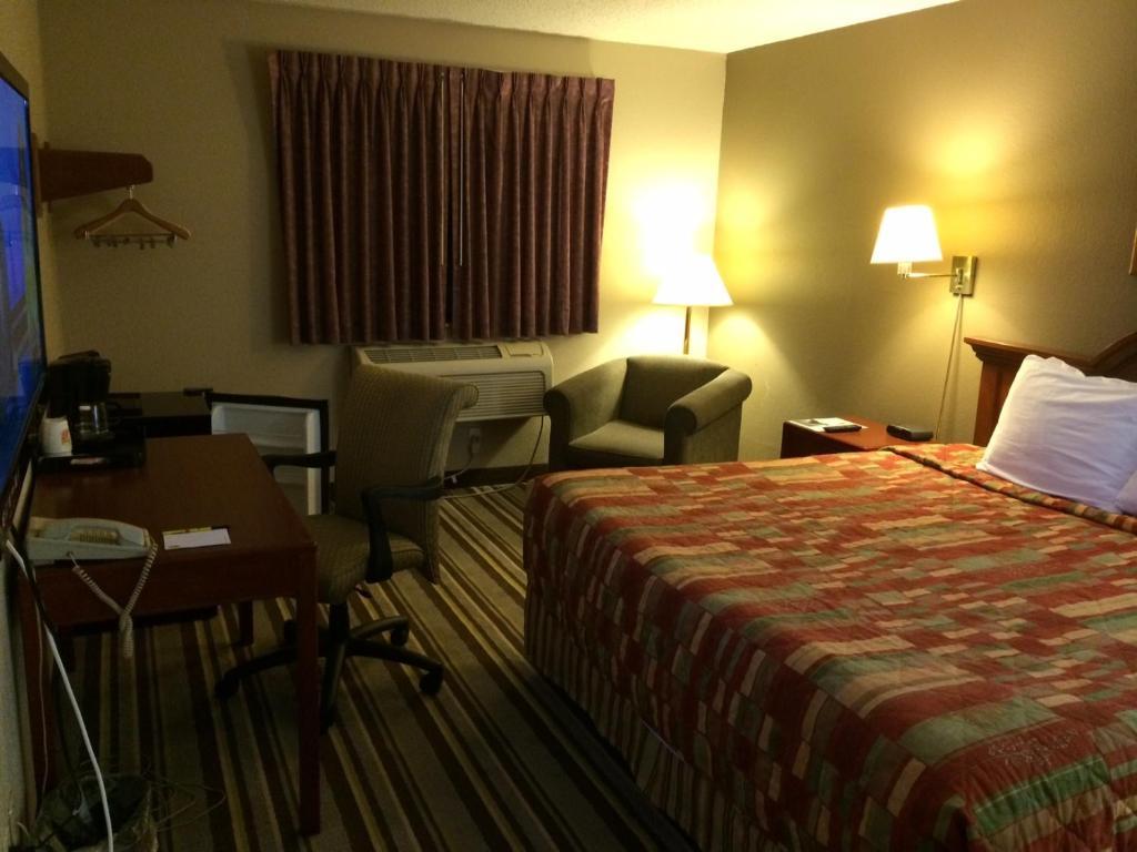 Super 8 By Wyndham Knoxville Room photo